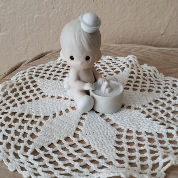 Precious Moments Porcelain figurine - Picture 1 of 3